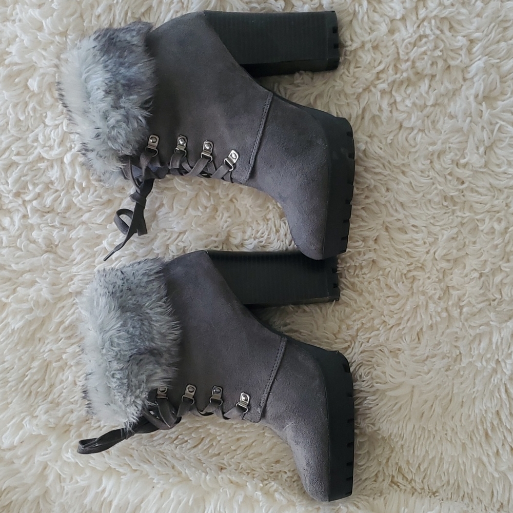 Boots with the fur